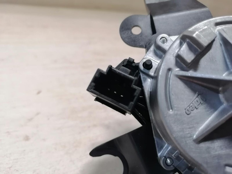 Sandero №14 моторчик заднего дворника деф