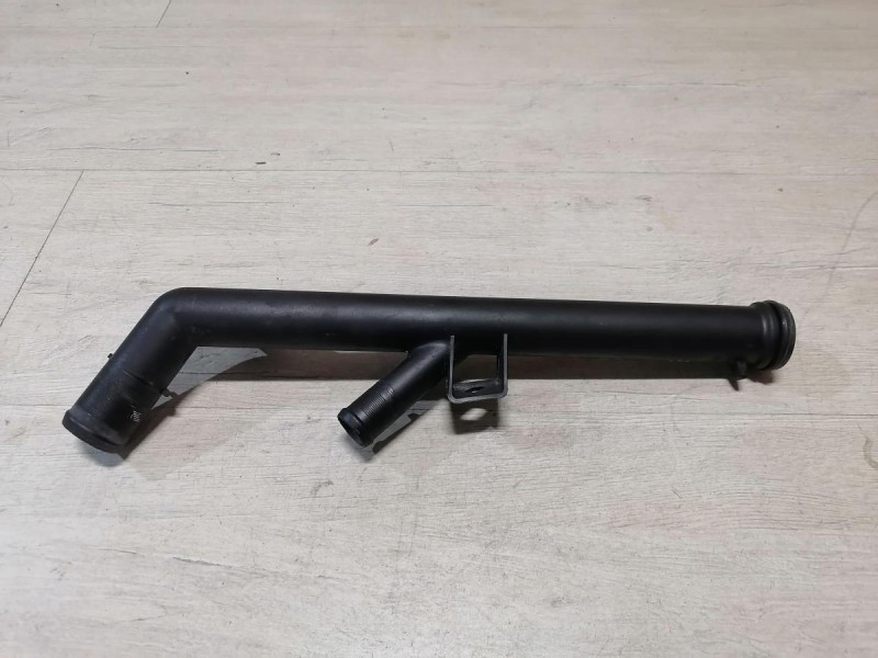 Sandero №14 трубка охлаждения двигателя на помпу 16кл