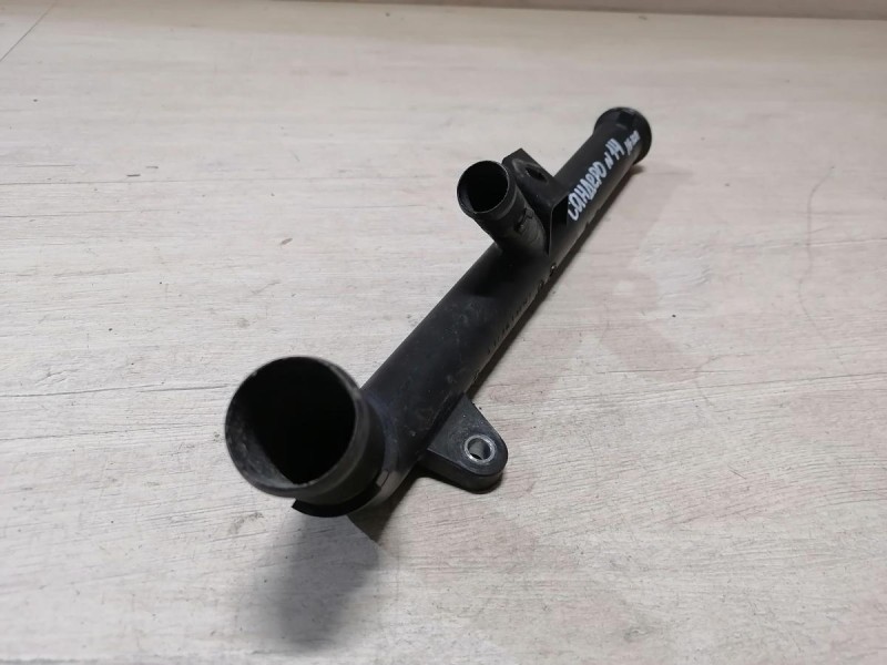 Sandero №14 трубка охлаждения двигателя на помпу 16кл