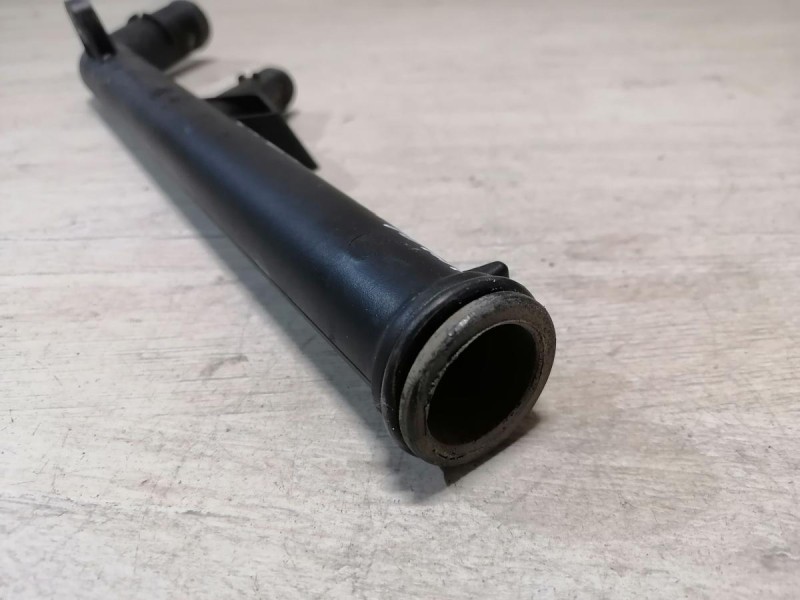 Sandero №14 трубка охлаждения двигателя на помпу 16кл