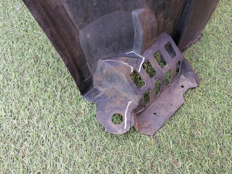 Sandero №14 подкрылок передний левый деф