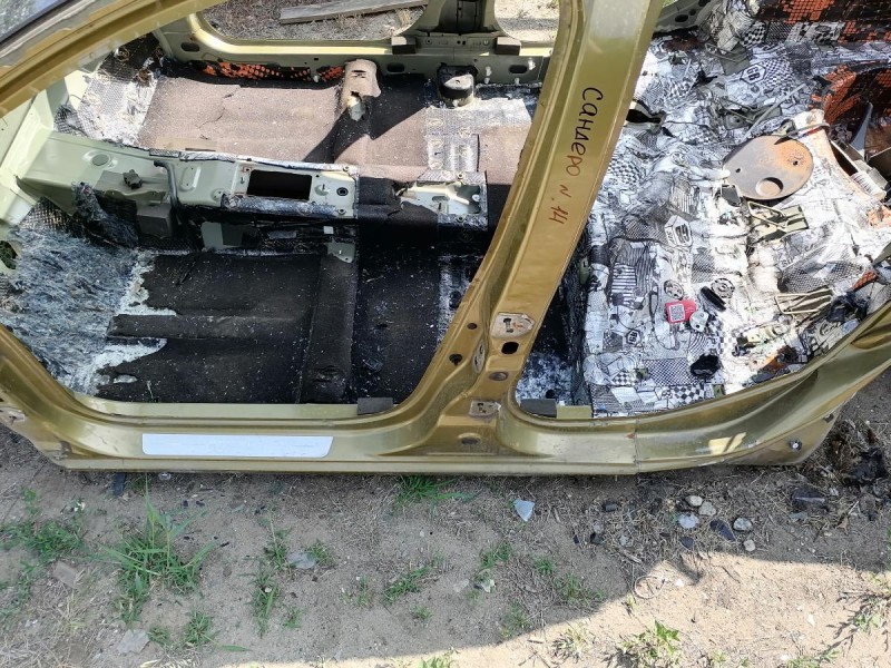 Sandero №14 порог левый степвей до шва деф