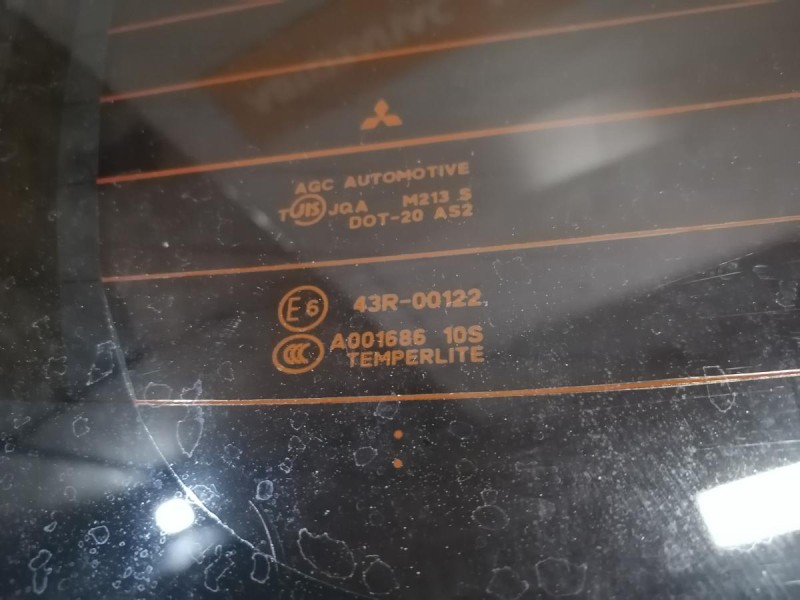 Lancer 10 №1 стекло заднее