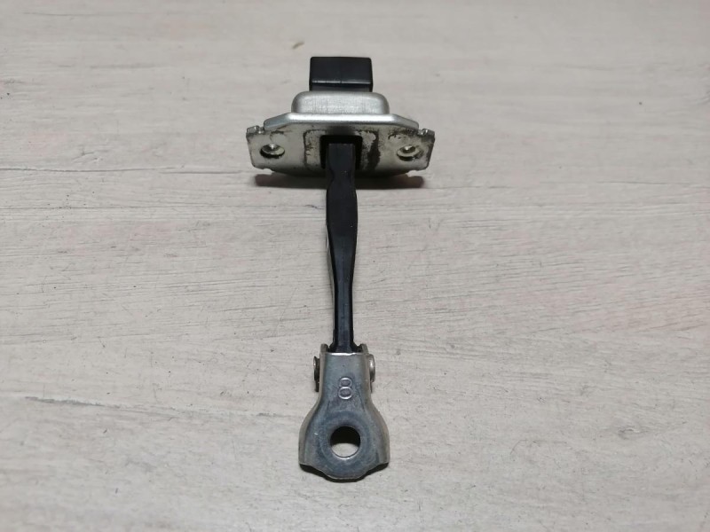 Lancer 10 №1 ограничитель двери передний