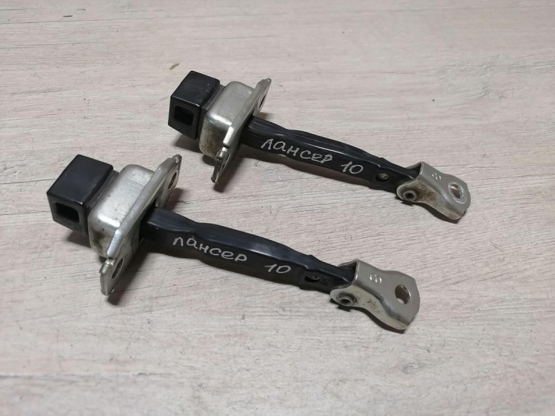 Lancer 10 №1 ограничитель двери задний