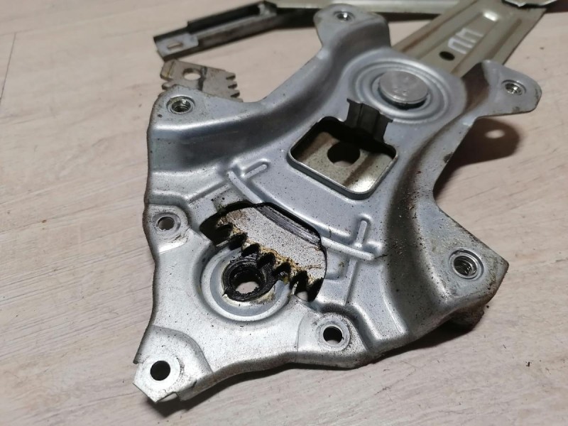Lancer 10 №1 стеклоподъемник передний правый