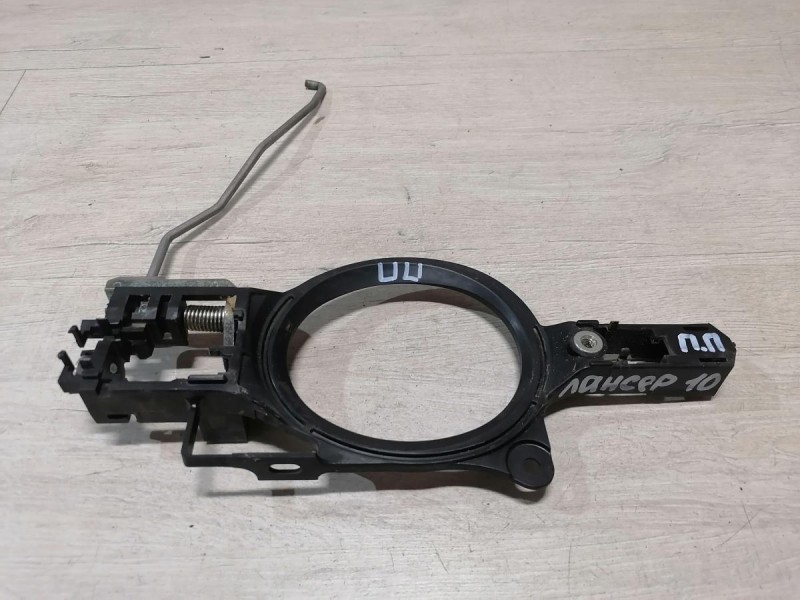Lancer 10 №1 кронштейн ручки двери передний правый