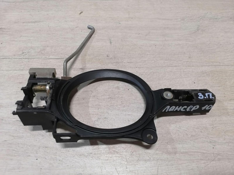 Lancer 10 №1 кронштейн ручки двери задний правый