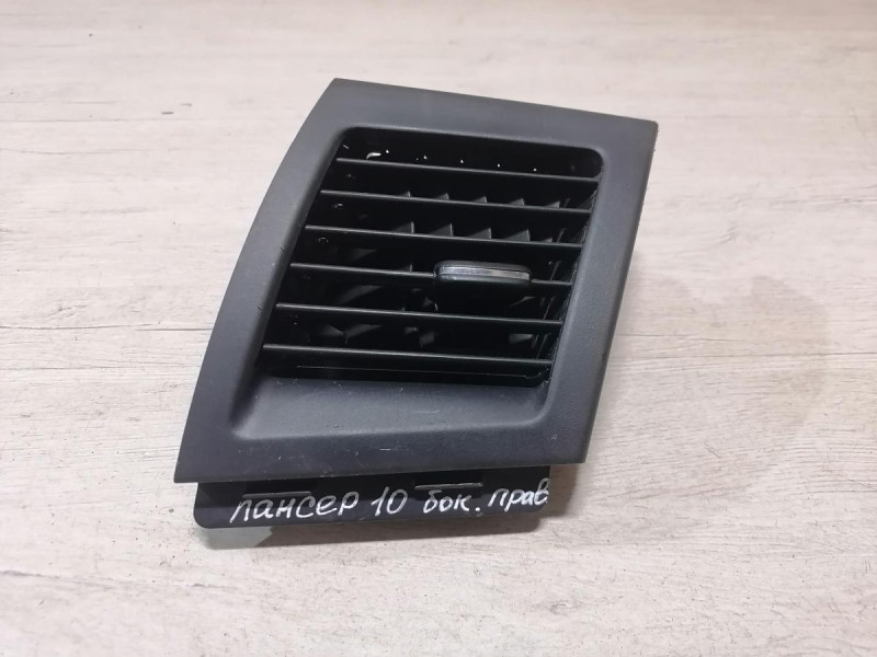 Lancer 10 №1 дефлектор торпедо правый