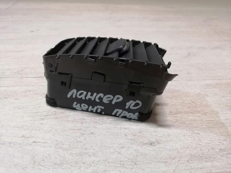 Lancer 10 №1 дефлектор торпедо центральный правый