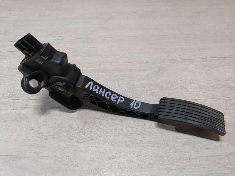 Lancer 10 №1 педаль газа