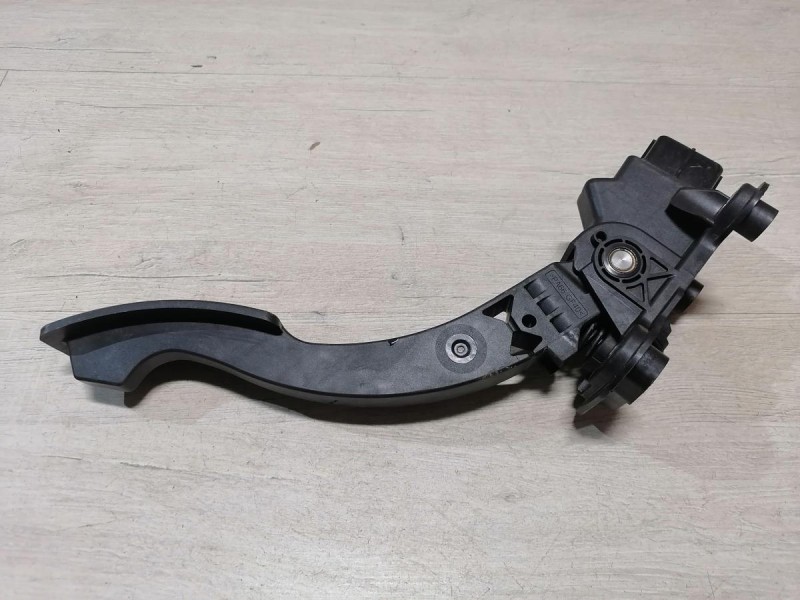 Lancer 10 №1 педаль газа