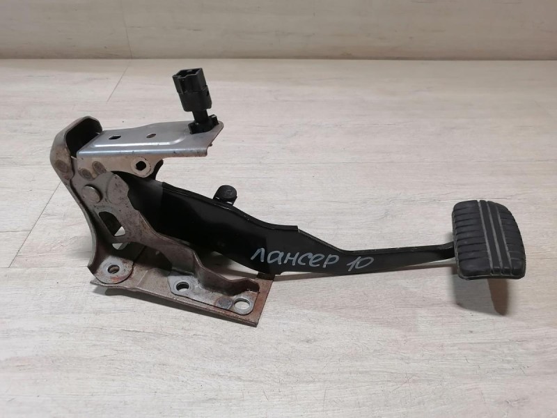 Lancer 10 №1 педаль тормоза