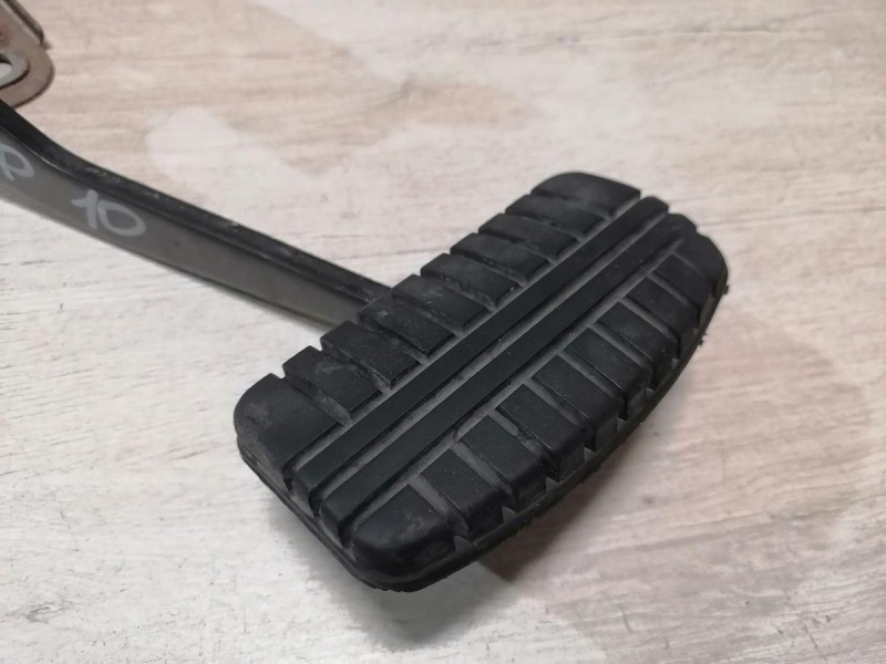 Lancer 10 №1 педаль тормоза