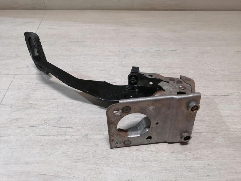 Lancer 10 №1 педаль тормоза