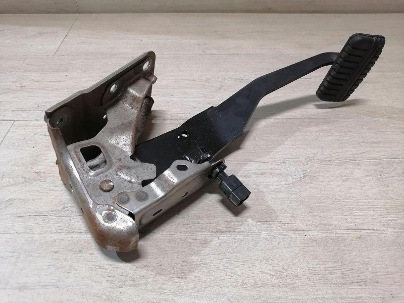 Lancer 10 №1 педаль тормоза