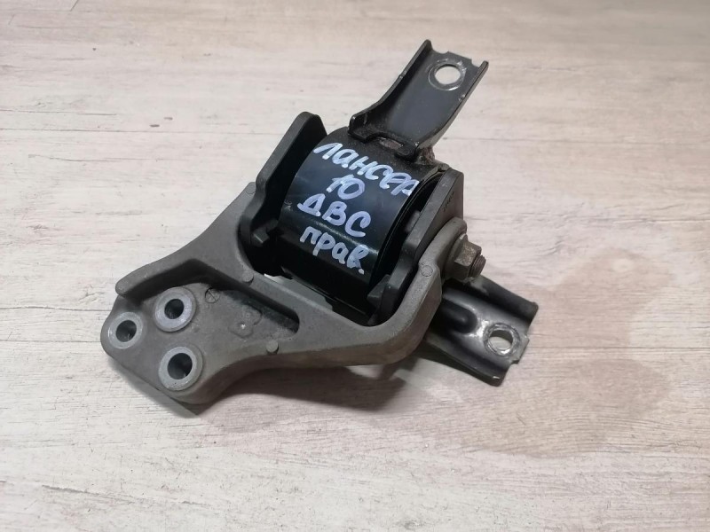 Lancer 10 №1 подушка двигателя правая