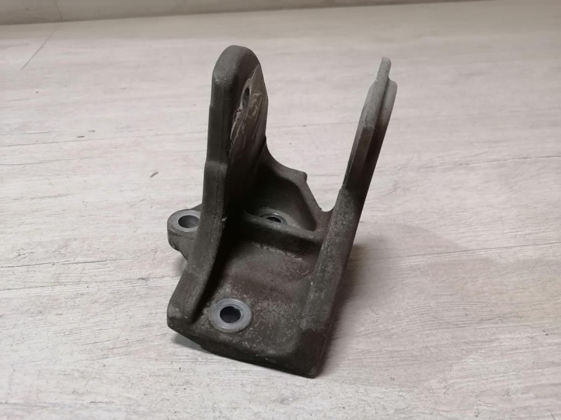 Lancer 10 №1 кронштейн нижней подушки коробки