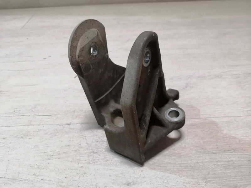 Lancer 10 №1 кронштейн нижней подушки коробки