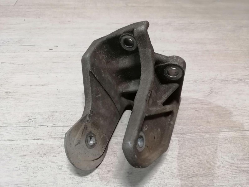 Lancer 10 №1 кронштейн нижней подушки коробки