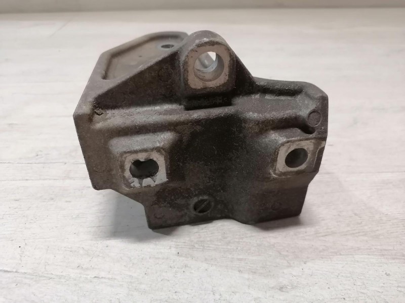 Lancer 10 №1 кронштейн нижней подушки коробки