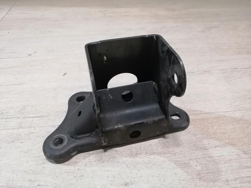 Lancer 10 №1 кронштейн верхней подушки коробки