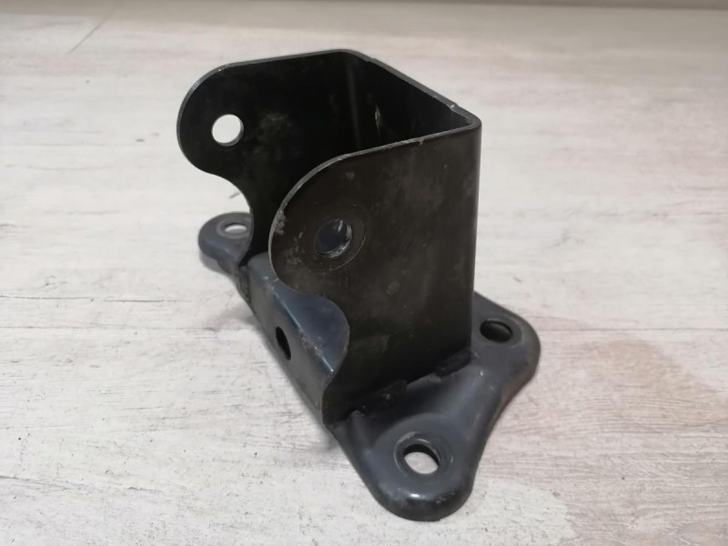 Lancer 10 №1 кронштейн верхней подушки коробки