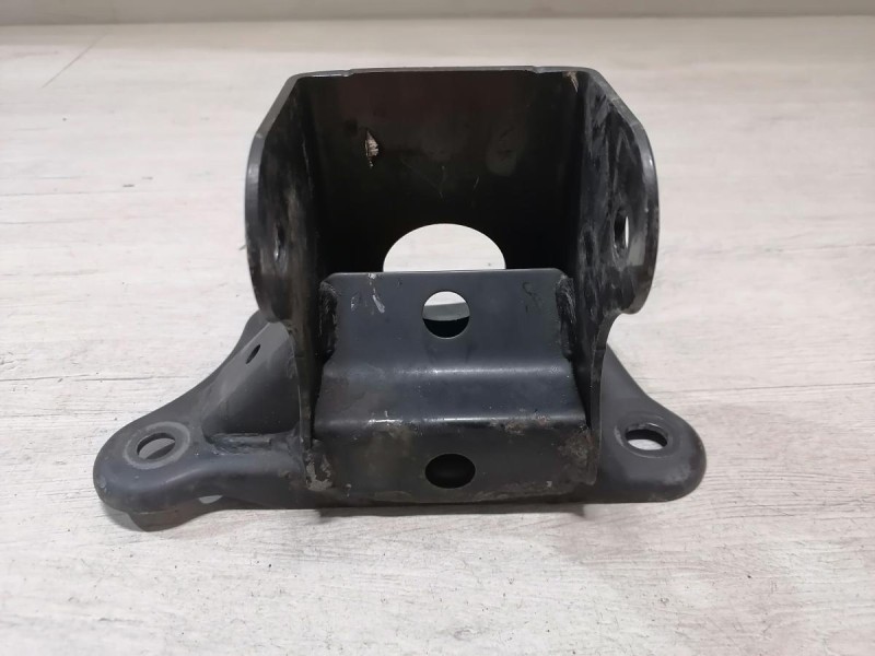 Lancer 10 №1 кронштейн верхней подушки коробки