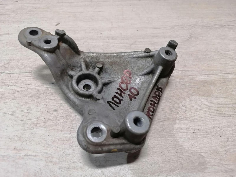 Lancer 10 №1 кронштейн кондиционера