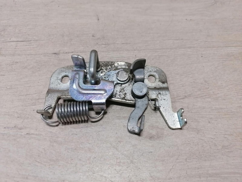 Lancer 10 №1 петля замка крышки багажника