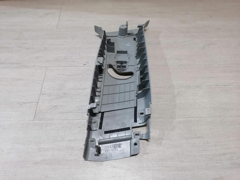 Lancer 10 №1 обшивка средней стойки верхняя левая