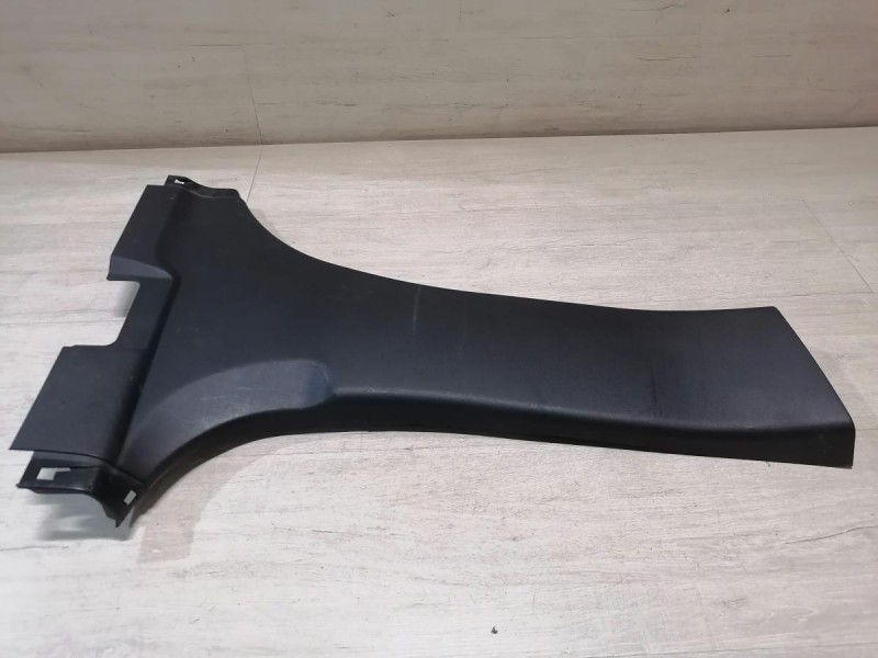 Lancer 10 №1 обшивка средней стойки нижняя правая