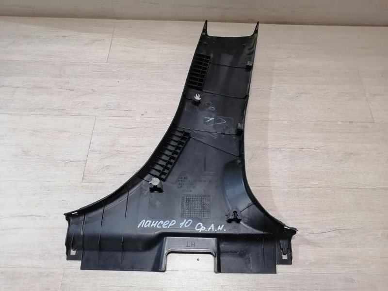 Lancer 10 №1 обшивка средней стойки нижняя левая