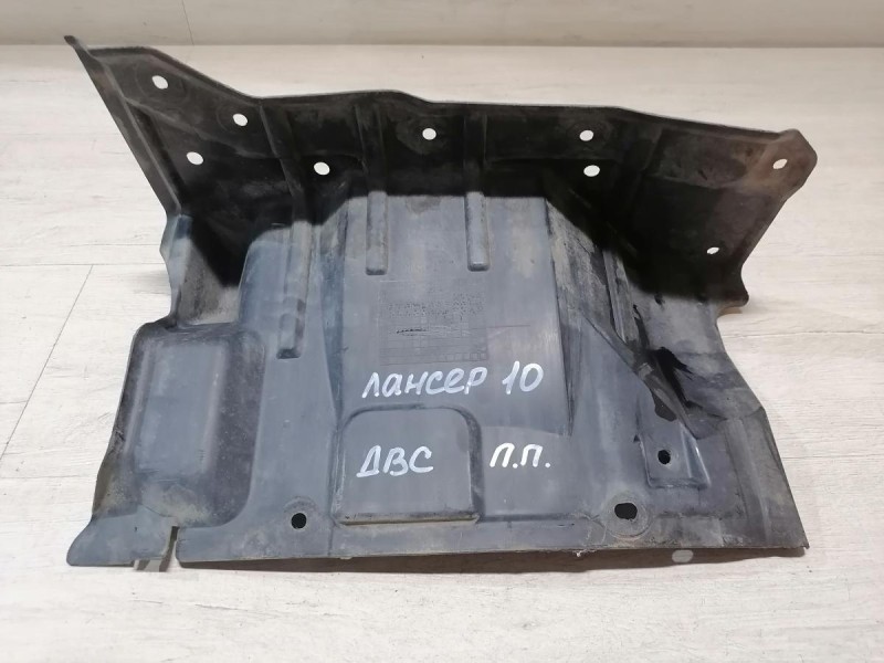 Lancer 10 №1 пыльник двигателя правый