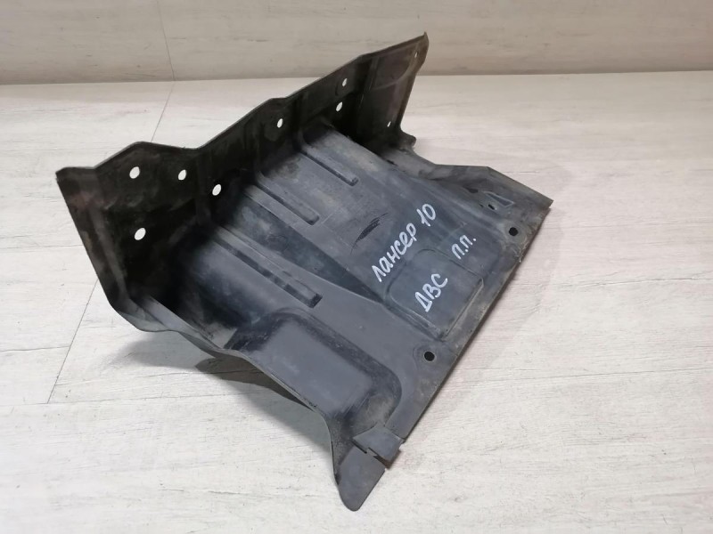 Lancer 10 №1 пыльник двигателя правый
