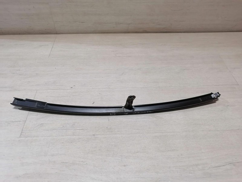 Lancer 10 №1 направляющая стекла двери задняя правая