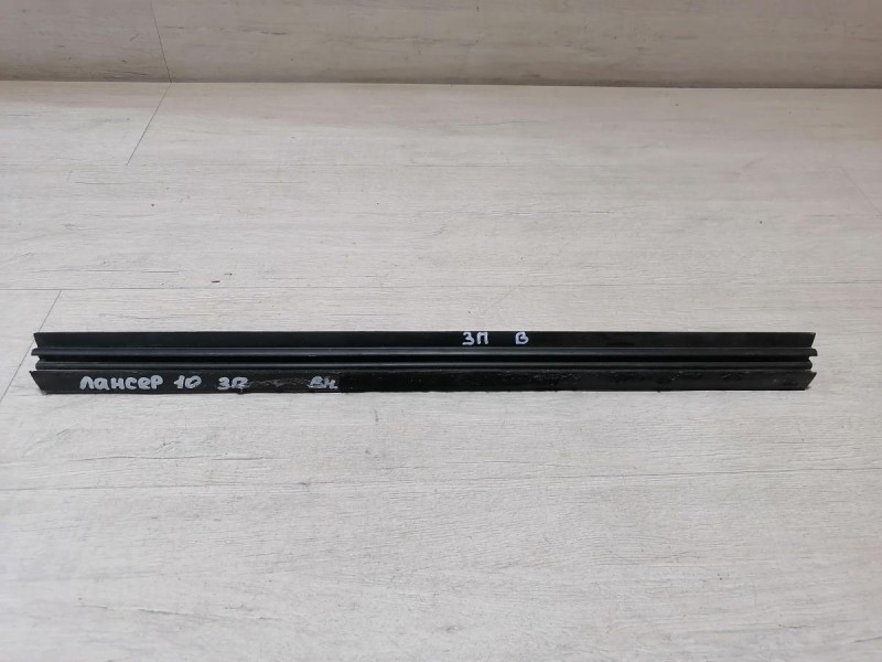 Lancer 10 №1 бархотка внутренняя задняя правая