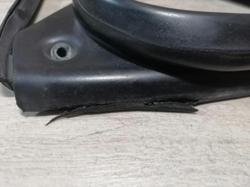 Lancer 10 №1 уплотнитель двери задний левый деф