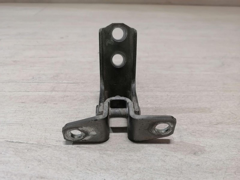 Lancer 10 №1 петля двери передняя правая верхняя