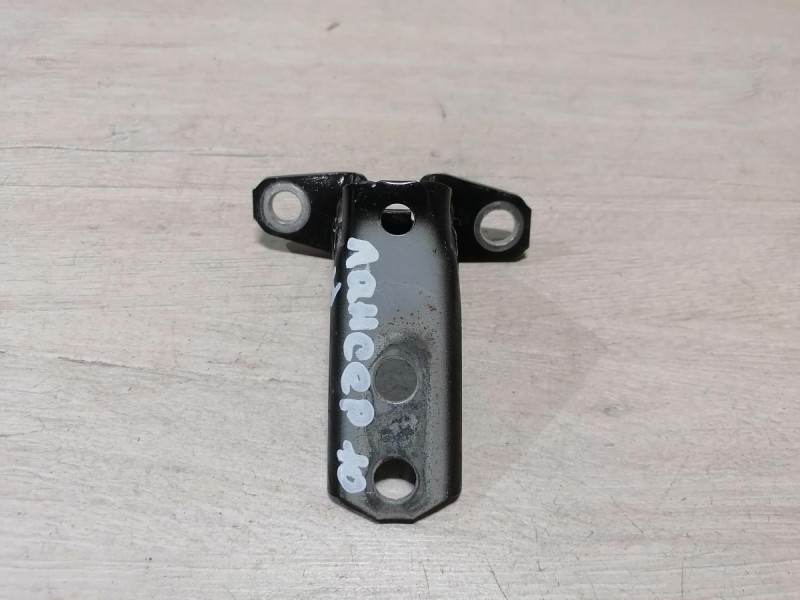 Lancer 10 №1 петля двери задняя левая нижняя