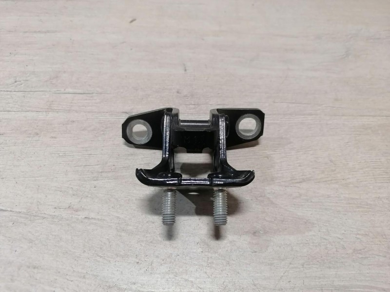 Lancer 10 №1 петля двери задняя левая верхняя