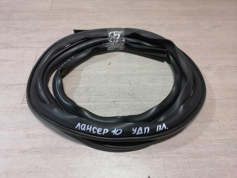 Lancer 10 №1 уплотнитель дверного проема передний левый