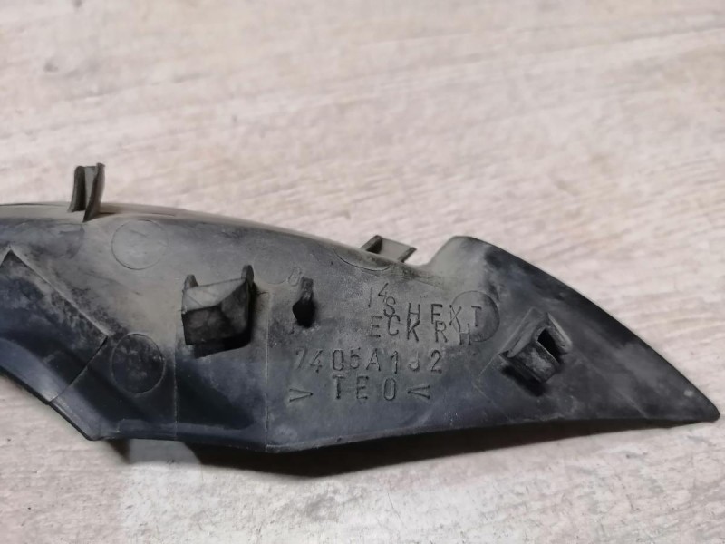 Lancer 10 №1 уголок жабо правый