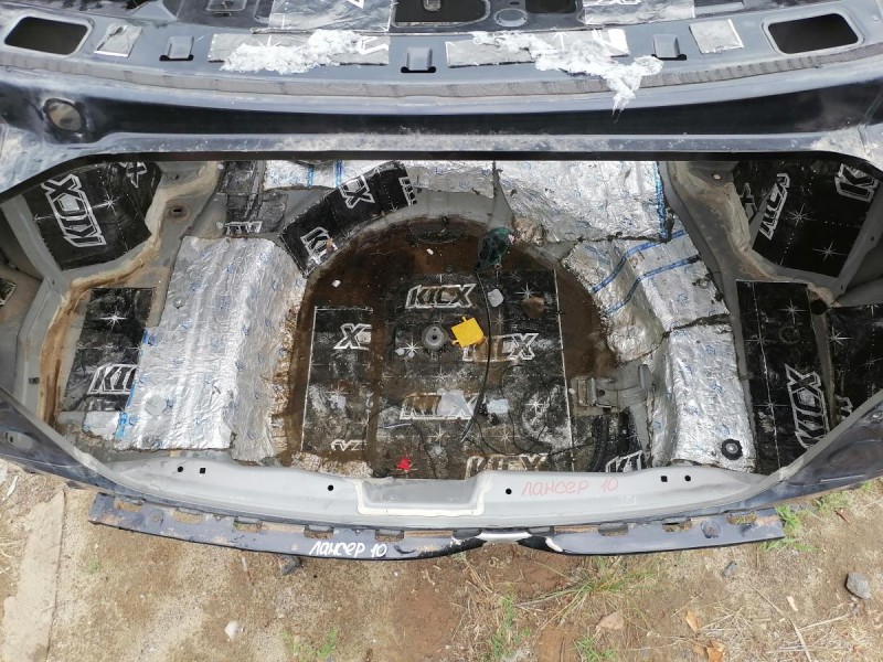Lancer 10 №1 панель задняя ниша под запаску