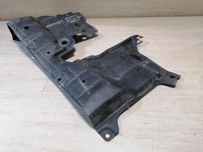 Highlander пыльник двигателя левый