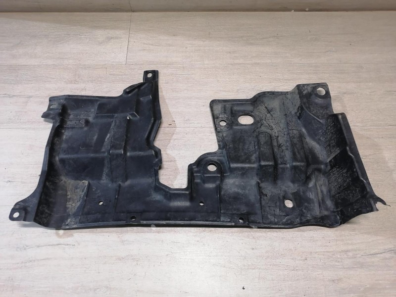 Highlander пыльник двигателя левый