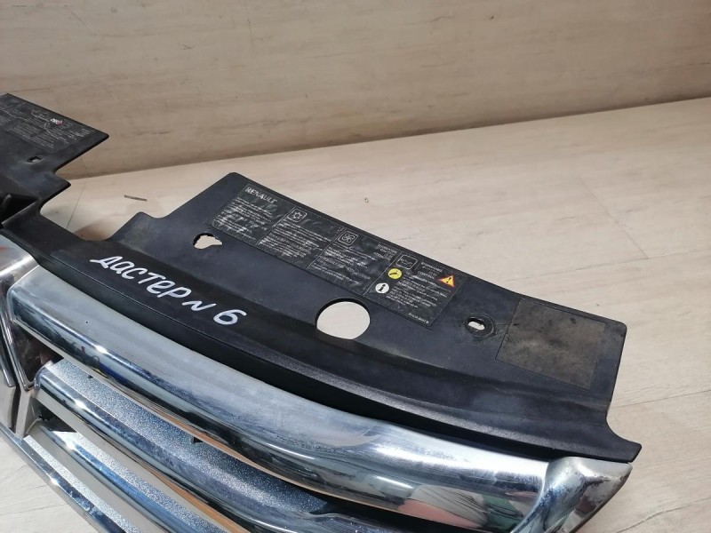 Duster №6 решетка радиатора деф