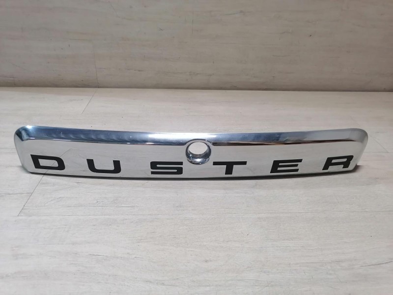Duster №6 молдинг крышки багажника