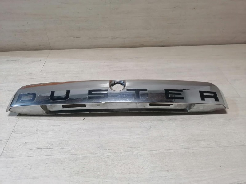 Duster №6 молдинг крышки багажника