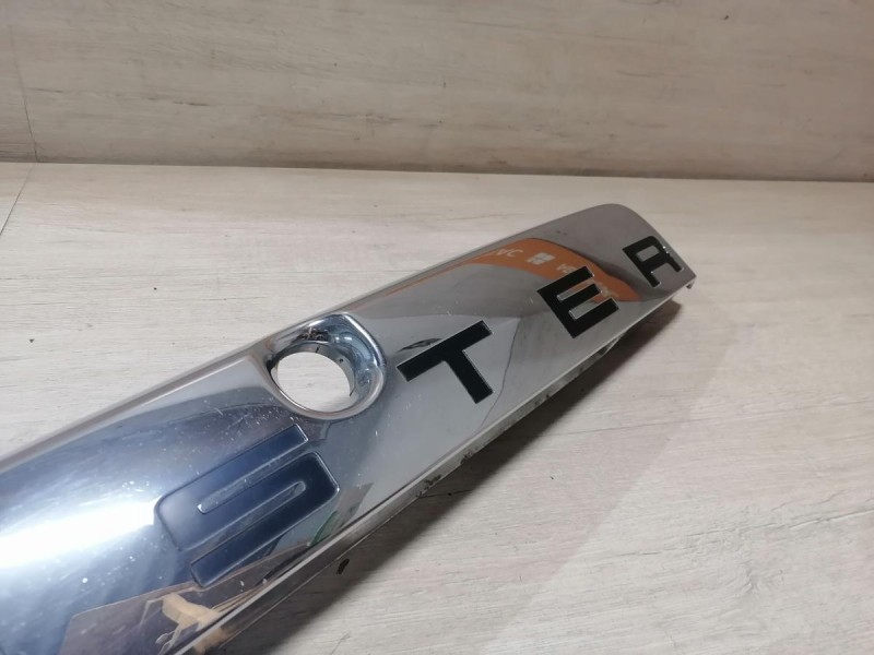 Duster №6 молдинг крышки багажника